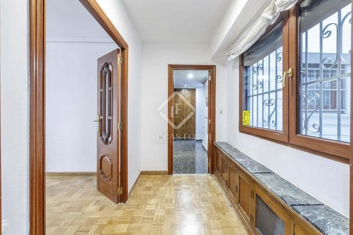 4 bedrooms apartment for rent in Valencia, Spain - Image 10