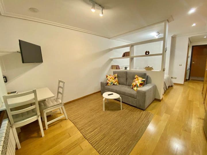 1 bedroom apartment for rent in Vigo, Spain - Image 2