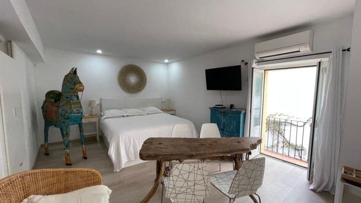 Apartment for sale in Dalt Vila - La Marina, Spain - Image 2