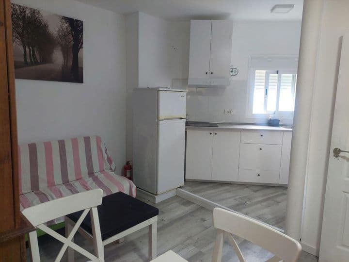 2 bedrooms apartment for rent in Santa Cruz de Tenerife, Spain - Image 3