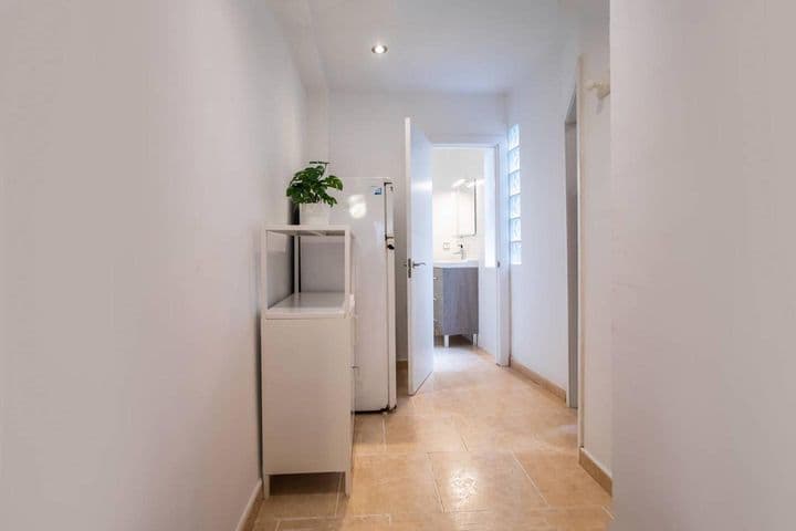1 bedroom apartment for rent in Ciutat Vella, Spain - Image 12