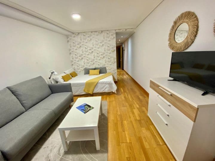 1 bedroom apartment for rent in Vigo, Spain - Image 11