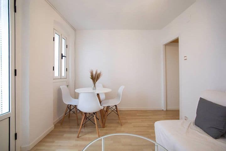 1 bedroom apartment for rent in Ciutat Vella, Spain - Image 4