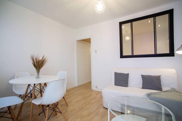 1 bedroom apartment for rent in Ciutat Vella, Spain - Image 3