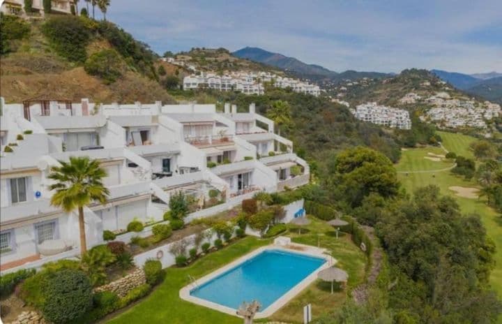 4 bedrooms apartment for sale in Benahavis, Spain