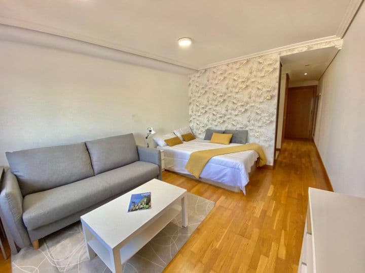 1 bedroom apartment for rent in Vigo, Spain - Image 3