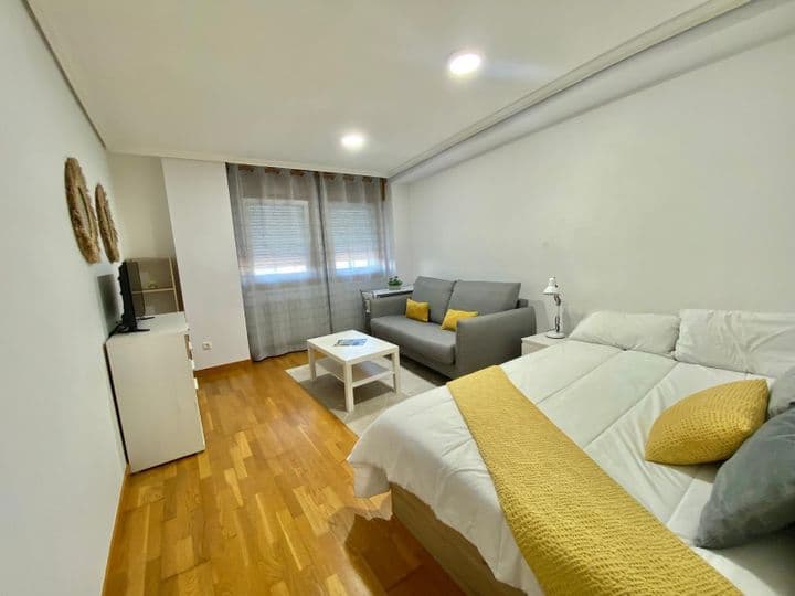 1 bedroom apartment for rent in Vigo, Spain - Image 8