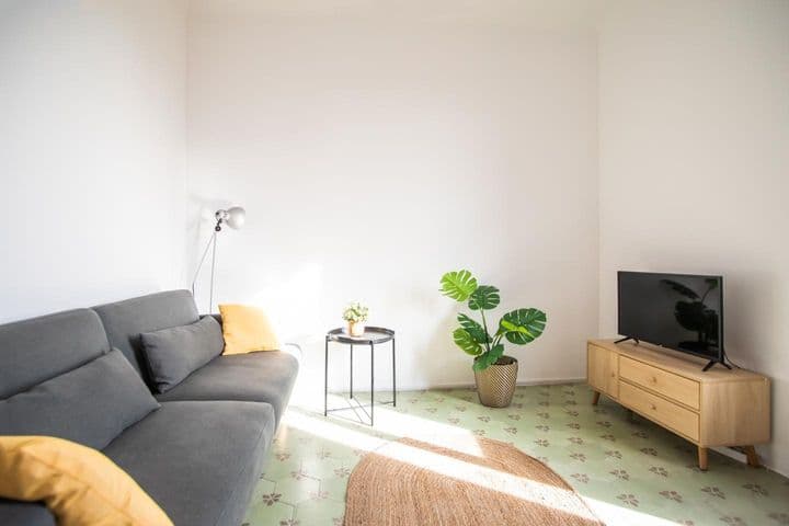 1 bedroom apartment for rent in Gracia, Spain - Image 2