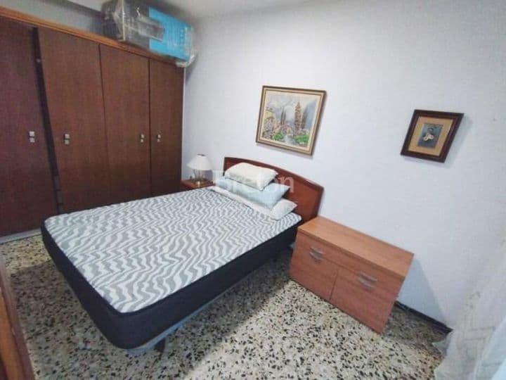 1 bedroom apartment for rent in Zaragoza, Spain - Image 11