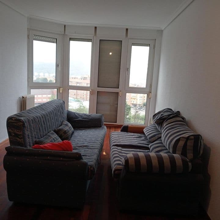 3 bedrooms apartment for rent in Torrelavega, Spain - Image 2