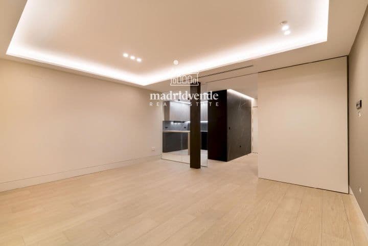 2 bedrooms apartment for rent in Madrid, Spain - Image 9