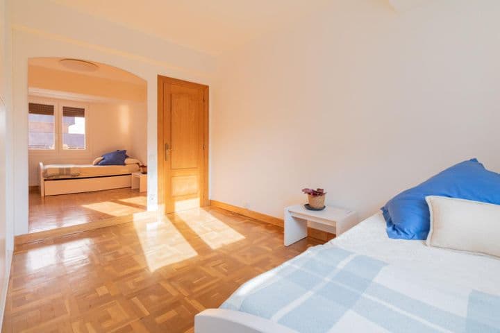 3 bedrooms apartment for rent in Pamplona, Spain - Image 6