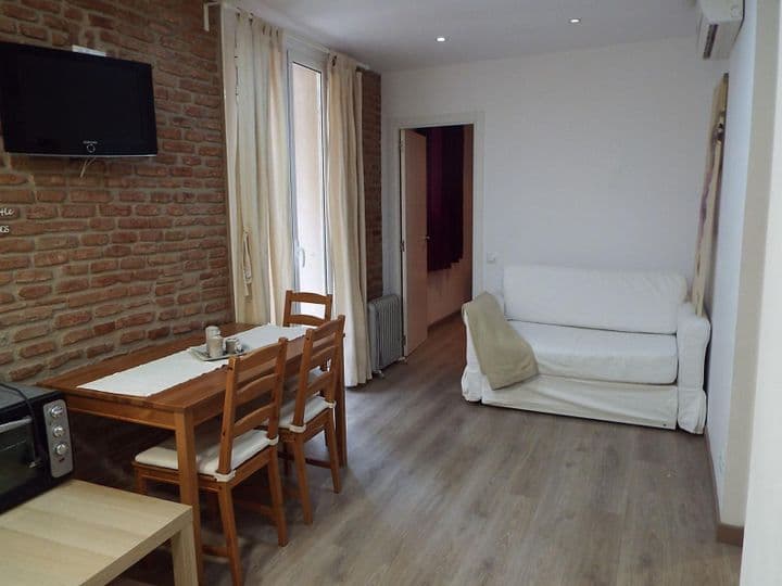 1 bedroom apartment for rent in Ciutat Vella, Spain - Image 4