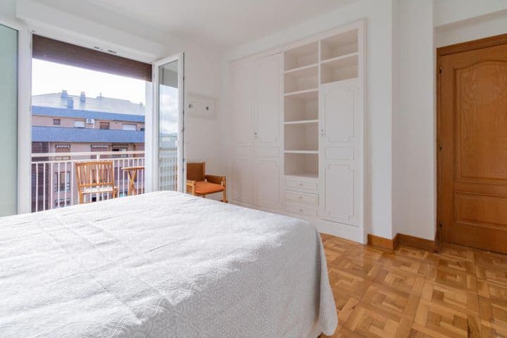 3 bedrooms apartment for rent in Pamplona, Spain - Image 9