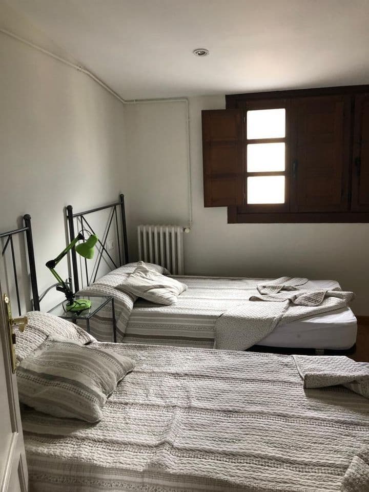 2 bedrooms apartment for rent in Ponferrada, Spain - Image 8