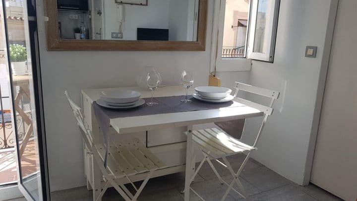 1 bedroom apartment for rent in Ciutat Vella, Spain - Image 7