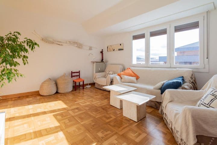 3 bedrooms apartment for rent in Pamplona, Spain - Image 2