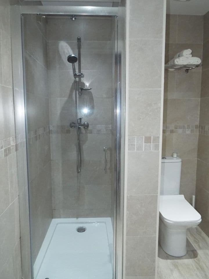 1 bedroom apartment for rent in Ciutat Vella, Spain - Image 7