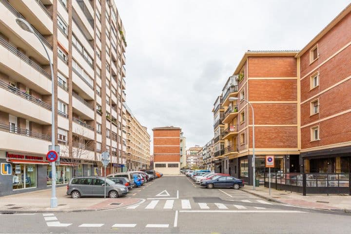 4 bedrooms apartment for rent in Pamplona, Spain - Image 4