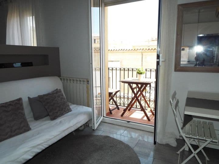 1 bedroom apartment for rent in Ciutat Vella, Spain - Image 3