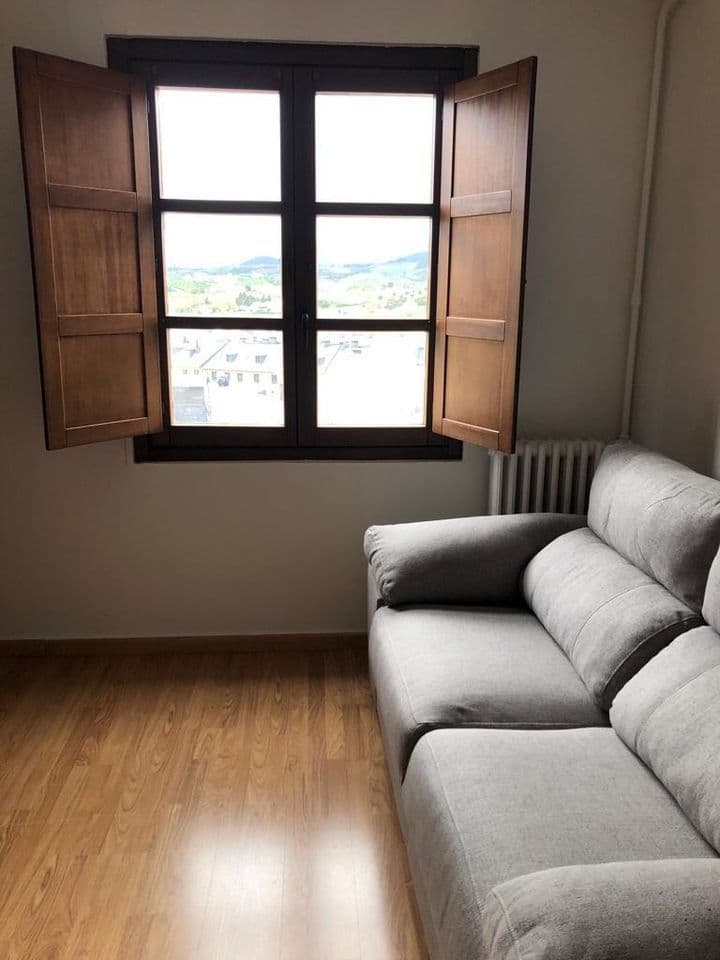 2 bedrooms apartment for rent in Ponferrada, Spain - Image 2