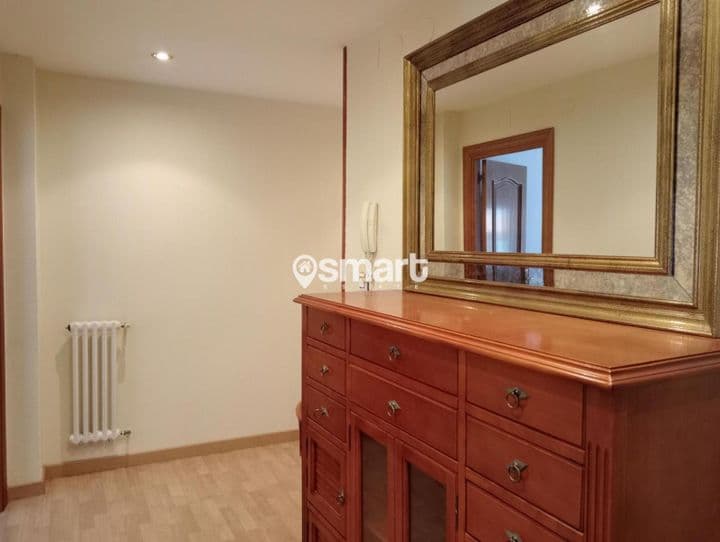 2 bedrooms apartment for rent in Oviedo, Spain - Image 9