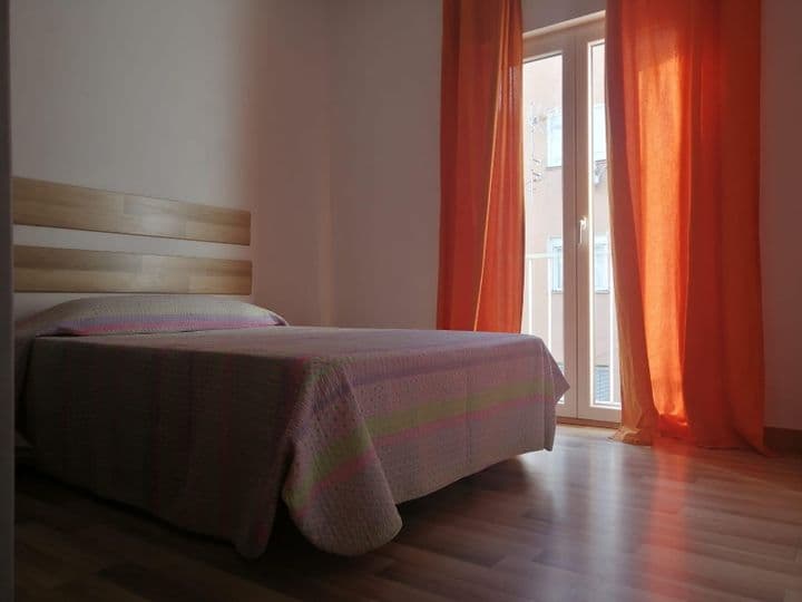 2 bedrooms apartment for rent in Granada, Spain - Image 7