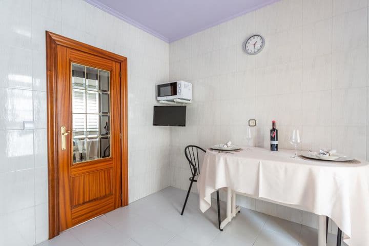 4 bedrooms apartment for rent in Pamplona, Spain - Image 9