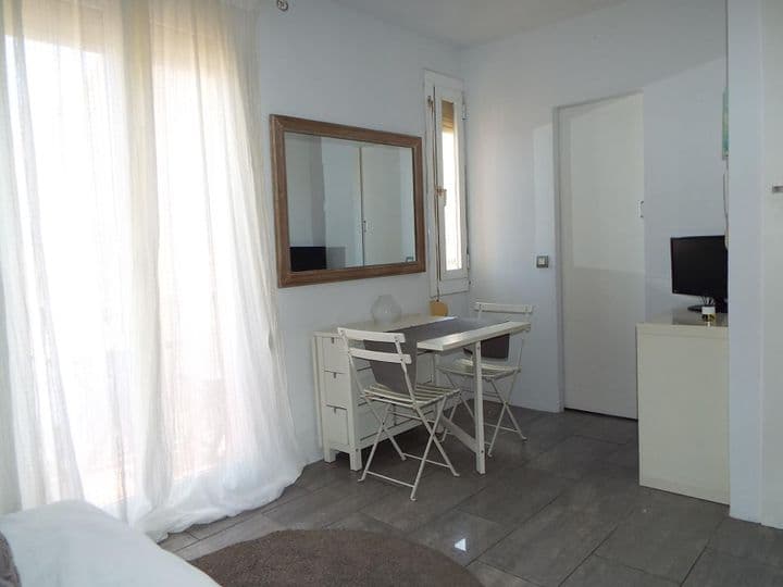 1 bedroom apartment for rent in Ciutat Vella, Spain - Image 6