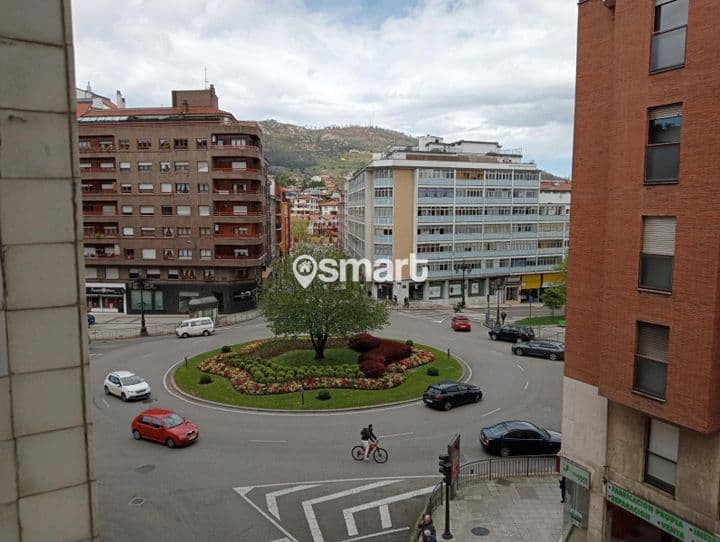 2 bedrooms apartment for rent in Oviedo, Spain - Image 3