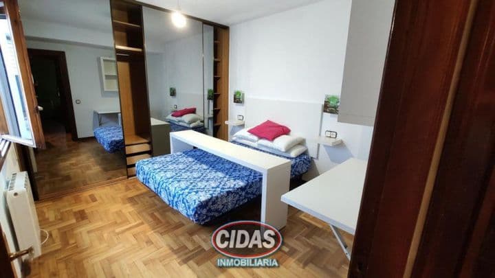 2 bedrooms apartment for rent in Oviedo, Spain - Image 2