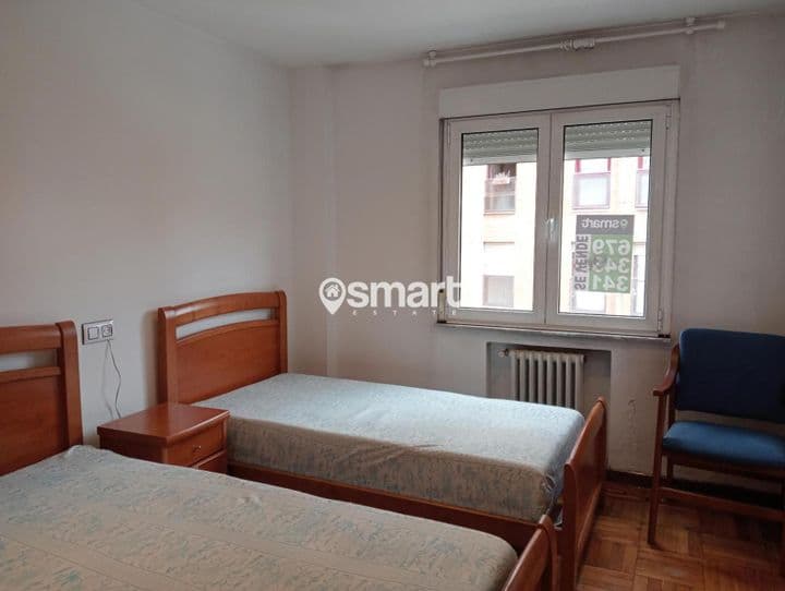 2 bedrooms apartment for rent in Oviedo, Spain - Image 12