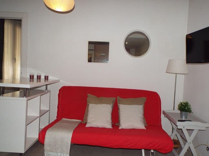 1 bedroom apartment for rent in Ciutat Vella, Spain - Image 3