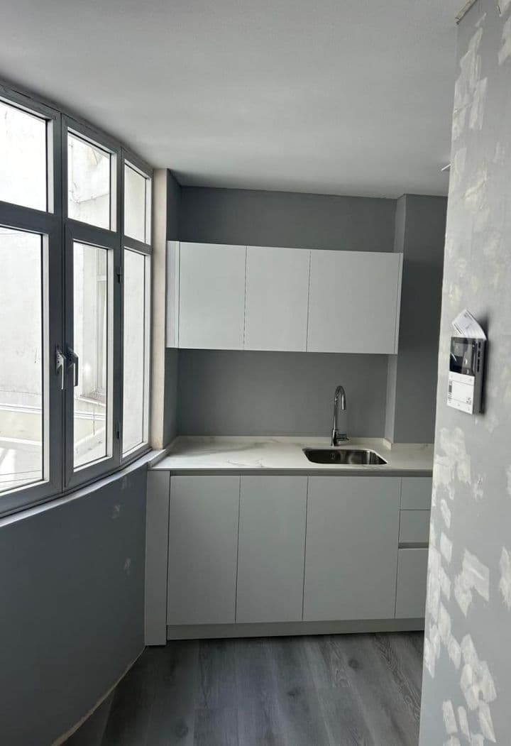 2 bedrooms apartment for rent in Corunna, Spain - Image 9