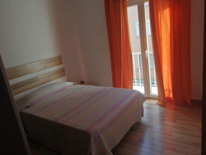 2 bedrooms apartment for rent in Granada, Spain - Image 8