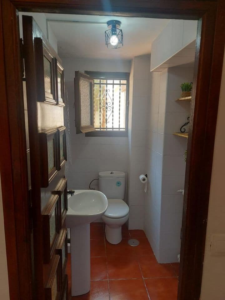 1 bedroom apartment for rent in Albaicin, Spain - Image 9