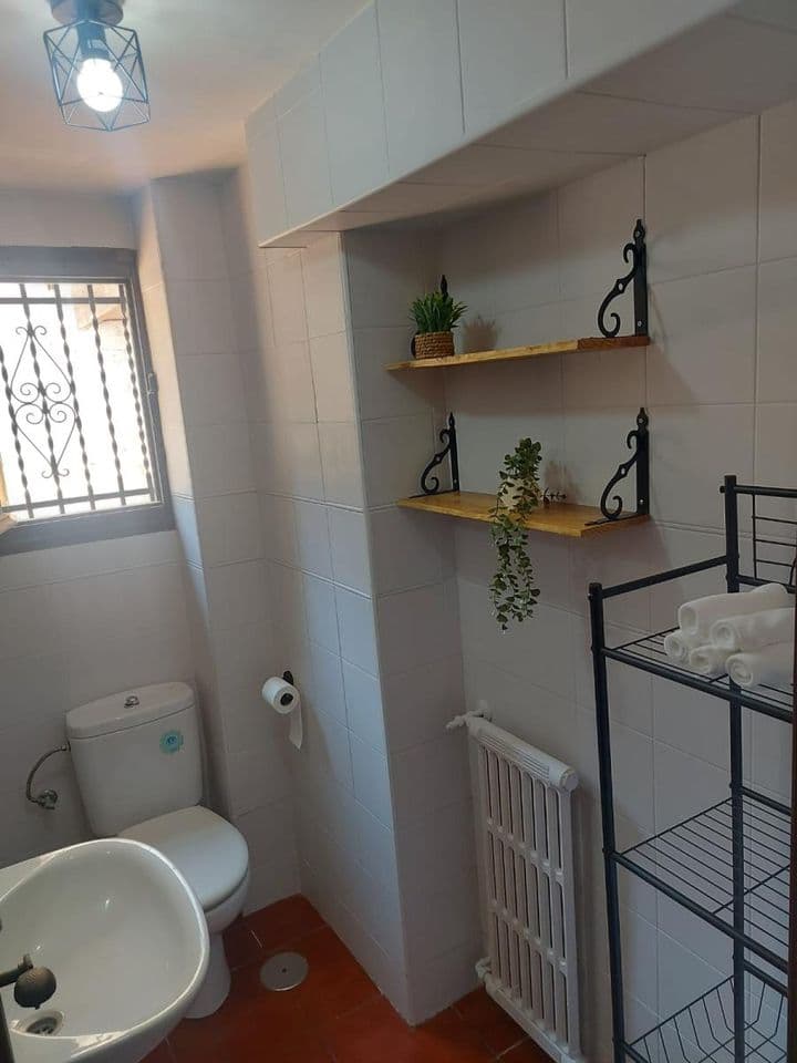 1 bedroom apartment for rent in Albaicin, Spain - Image 11