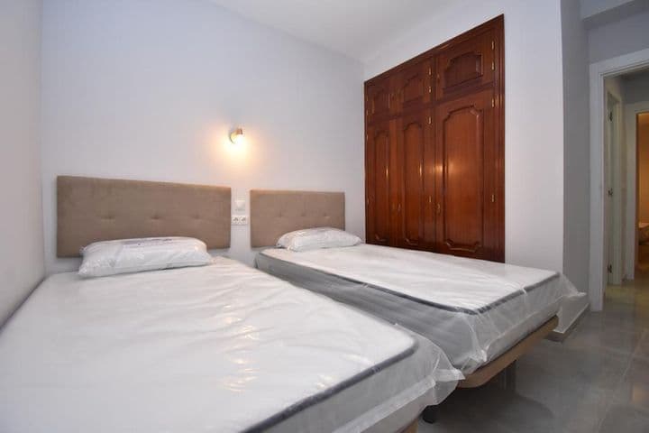 2 bedrooms apartment for rent in Las Lagunas, Spain - Image 8