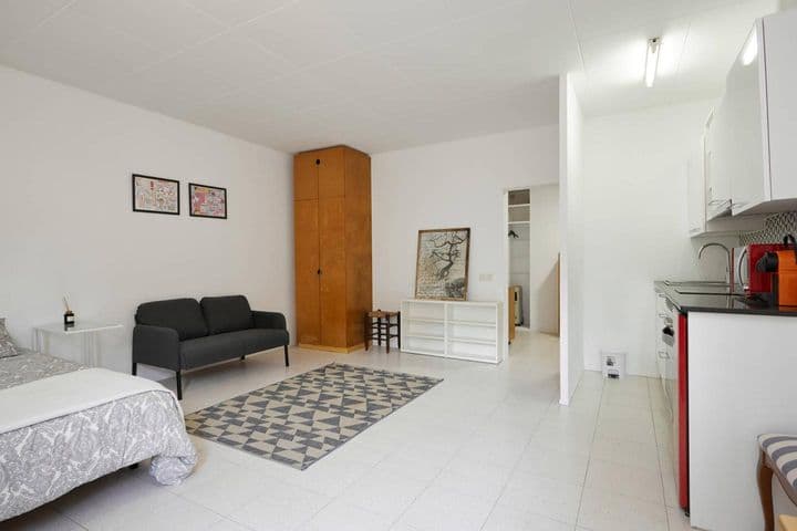 1 bedroom apartment for rent in Ciutat Vella, Spain - Image 2