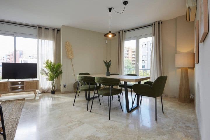 3 bedrooms apartment for rent in Sant Marti, Spain - Image 4