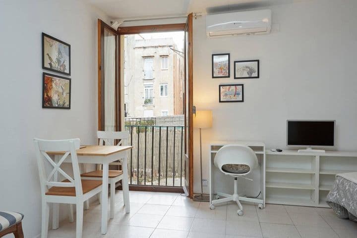 1 bedroom apartment for rent in Ciutat Vella, Spain - Image 7