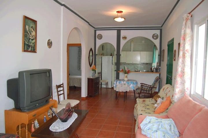 2 bedrooms house for rent in Nerja, Spain - Image 3