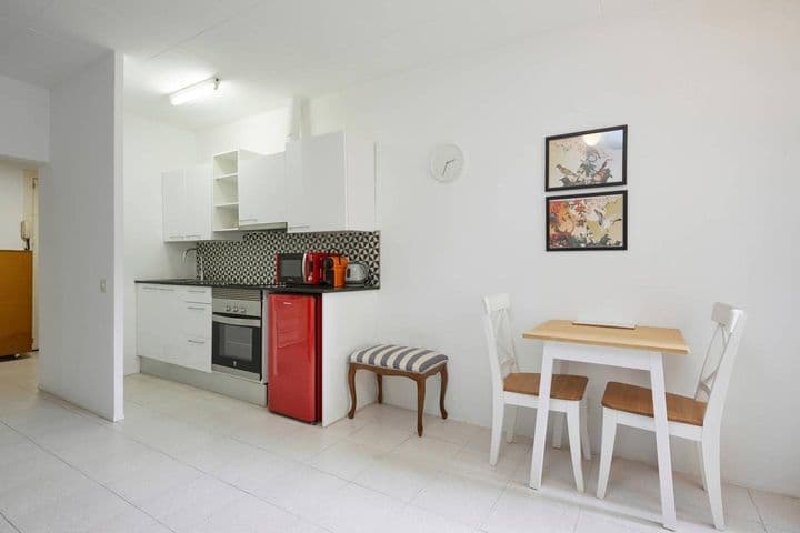 1 bedroom apartment for rent in Ciutat Vella, Spain - Image 3