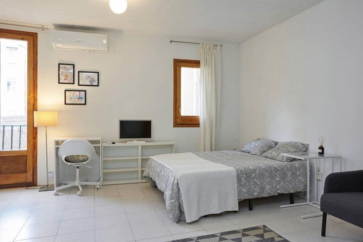 1 bedroom apartment for rent in Ciutat Vella, Spain - Image 6