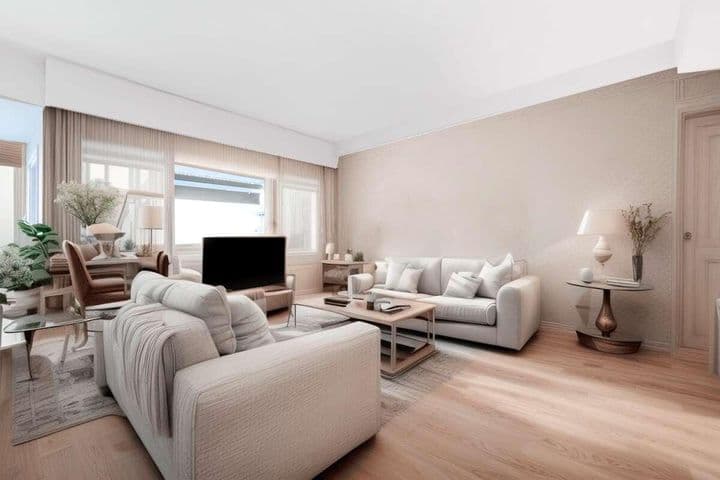 4 bedrooms apartment for sale in Chamberi, Spain - Image 2