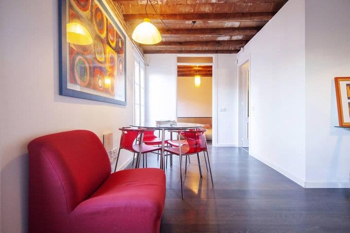 2 bedrooms apartment for rent in Ciutat Vella, Spain - Image 4