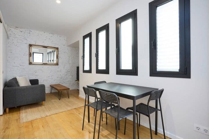 1 bedroom apartment for rent in Ciutat Vella, Spain - Image 3