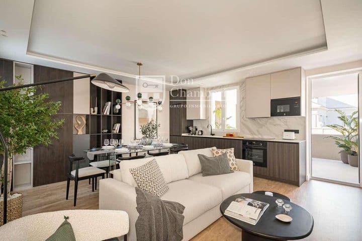 4 bedrooms apartment for sale in Centro, Spain - Image 2