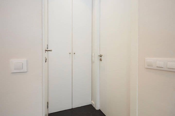 1 bedroom apartment for rent in Ciutat Vella, Spain - Image 8