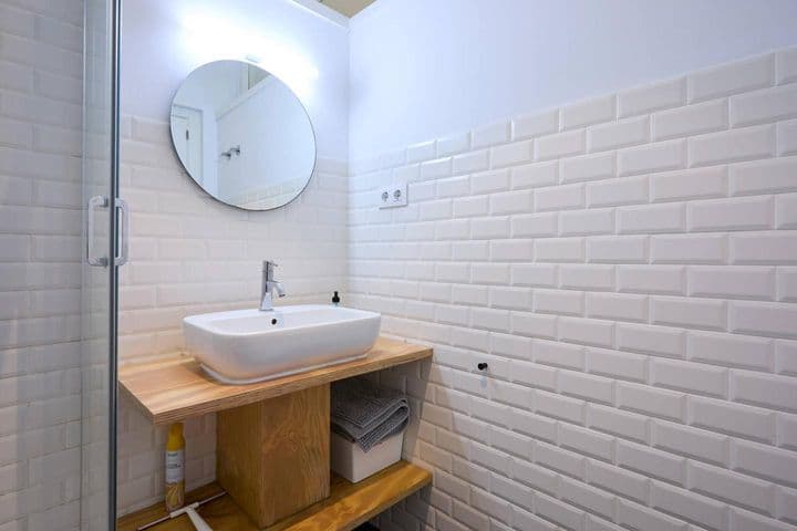 1 bedroom apartment for rent in Ciutat Vella, Spain - Image 12